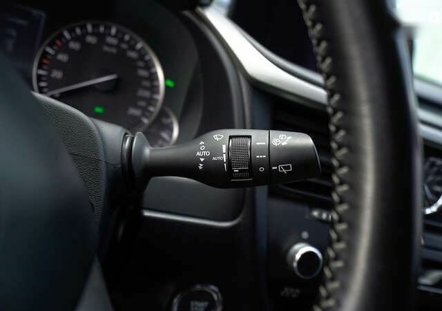 Лексус РХ, объемом двигателя 2 л и пробегом 182 тыс. км за 30149 $, фото 22 на Automoto.ua