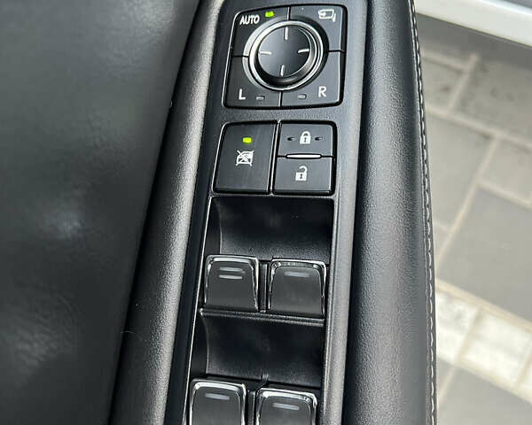 Лексус РХ, объемом двигателя 2 л и пробегом 105 тыс. км за 31000 $, фото 17 на Automoto.ua