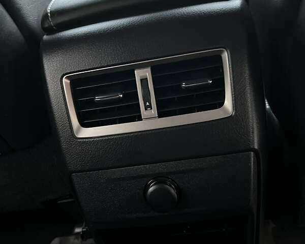 Лексус РХ, объемом двигателя 2 л и пробегом 105 тыс. км за 31000 $, фото 3 на Automoto.ua