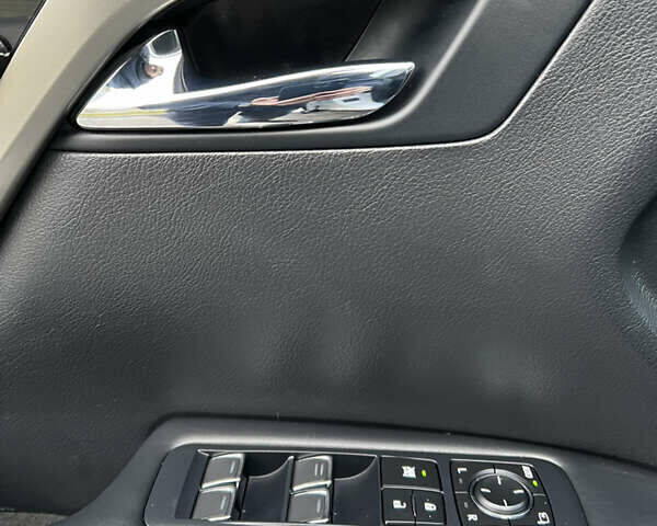 Лексус РХ, объемом двигателя 2 л и пробегом 105 тыс. км за 31000 $, фото 18 на Automoto.ua