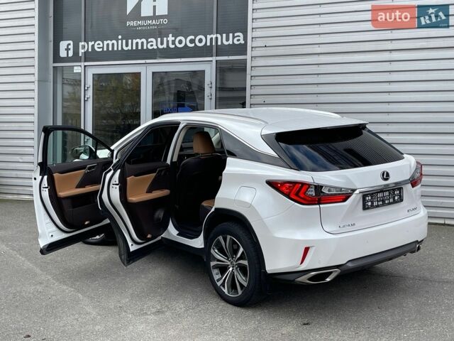 Лексус РХ, объемом двигателя 2 л и пробегом 135 тыс. км за 31900 $, фото 5 на Automoto.ua