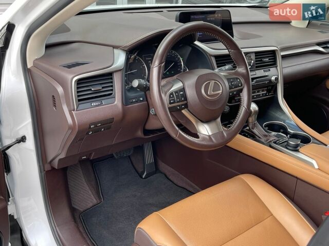 Лексус РХ, объемом двигателя 2 л и пробегом 135 тыс. км за 31900 $, фото 4 на Automoto.ua