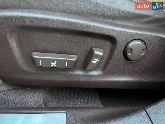 Лексус РХ, объемом двигателя 2 л и пробегом 115 тыс. км за 32500 $, фото 19 на Automoto.ua
