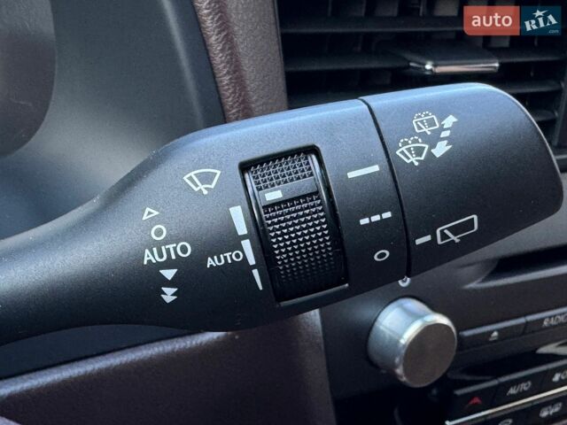 Лексус РХ, объемом двигателя 2 л и пробегом 115 тыс. км за 32500 $, фото 15 на Automoto.ua