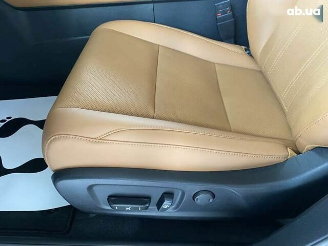 Лексус РХ, объемом двигателя 2 л и пробегом 4 тыс. км за 55900 $, фото 18 на Automoto.ua