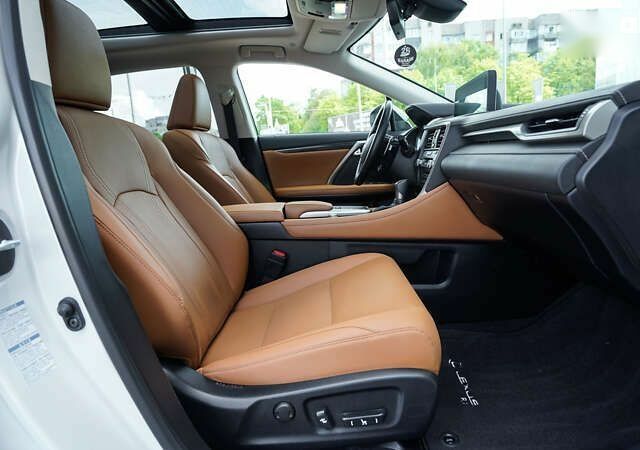 Лексус РХ, объемом двигателя 0 л и пробегом 62 тыс. км за 60298 $, фото 5 на Automoto.ua