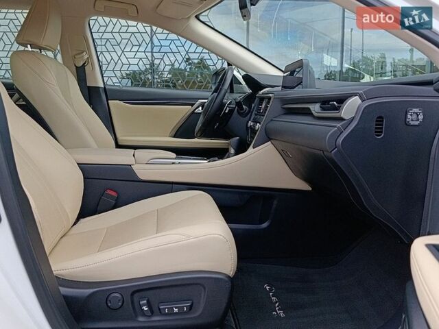Лексус РХ, объемом двигателя 2 л и пробегом 50 тыс. км за 53167 $, фото 5 на Automoto.ua
