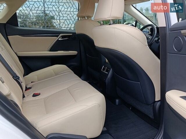 Лексус РХ, объемом двигателя 2 л и пробегом 50 тыс. км за 53167 $, фото 6 на Automoto.ua