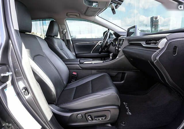 Лексус РХ, объемом двигателя 2 л и пробегом 29 тыс. км за 49244 $, фото 5 на Automoto.ua
