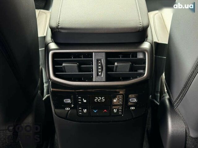 Лексус РХ, объемом двигателя 2.4 л и пробегом 8 тыс. км за 77000 $, фото 11 на Automoto.ua