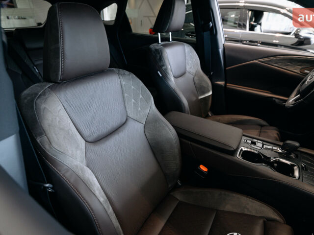 Лексус РХ, объемом двигателя 2.5 л и пробегом 0 тыс. км за 94294 $, фото 19 на Automoto.ua