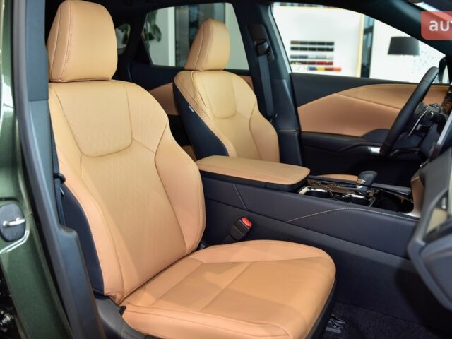 Лексус РХ, объемом двигателя 2.5 л и пробегом 0 тыс. км за 87939 $, фото 4 на Automoto.ua