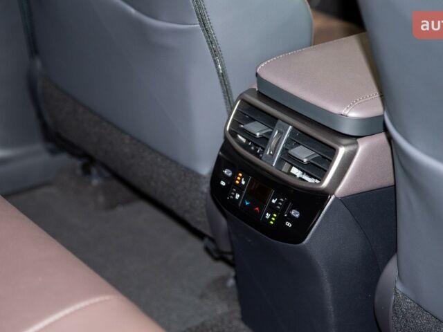 Лексус РХ, объемом двигателя 2.5 л и пробегом 0 тыс. км за 87392 $, фото 16 на Automoto.ua