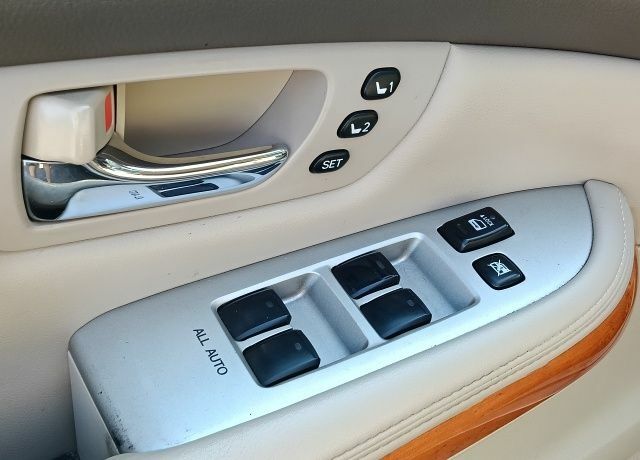 Желтый Лексус РХ, объемом двигателя 3.5 л и пробегом 170 тыс. км за 13539 $, фото 9 на Automoto.ua
