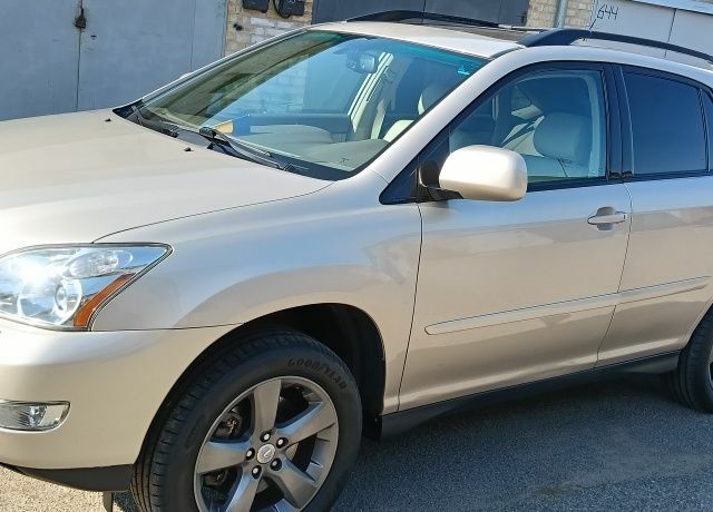 Желтый Лексус РХ, объемом двигателя 3.5 л и пробегом 170 тыс. км за 13539 $, фото 2 на Automoto.ua