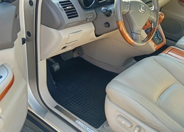 Желтый Лексус РХ, объемом двигателя 3.5 л и пробегом 170 тыс. км за 13539 $, фото 3 на Automoto.ua