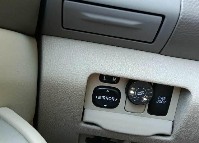 Желтый Лексус РХ, объемом двигателя 3.5 л и пробегом 170 тыс. км за 13539 $, фото 20 на Automoto.ua