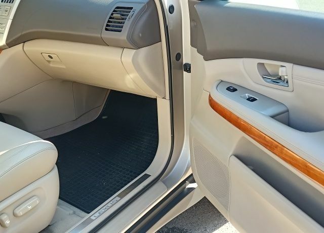 Желтый Лексус РХ, объемом двигателя 3.5 л и пробегом 170 тыс. км за 13539 $, фото 12 на Automoto.ua