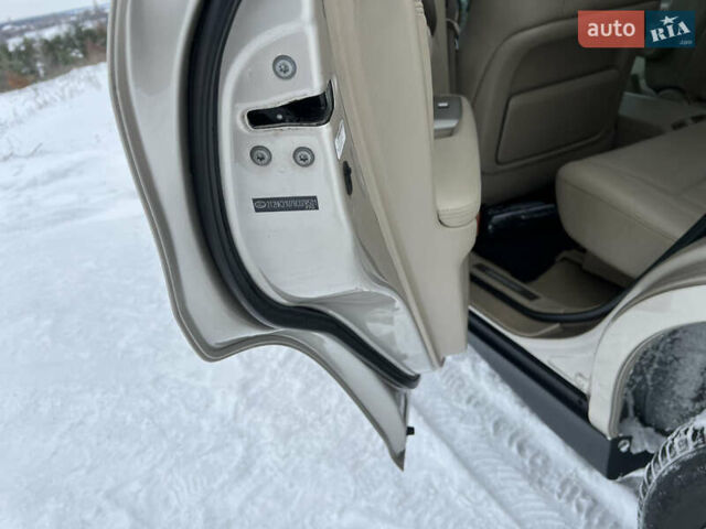 Желтый Лексус РХ, объемом двигателя 3.46 л и пробегом 160 тыс. км за 11300 $, фото 22 на Automoto.ua