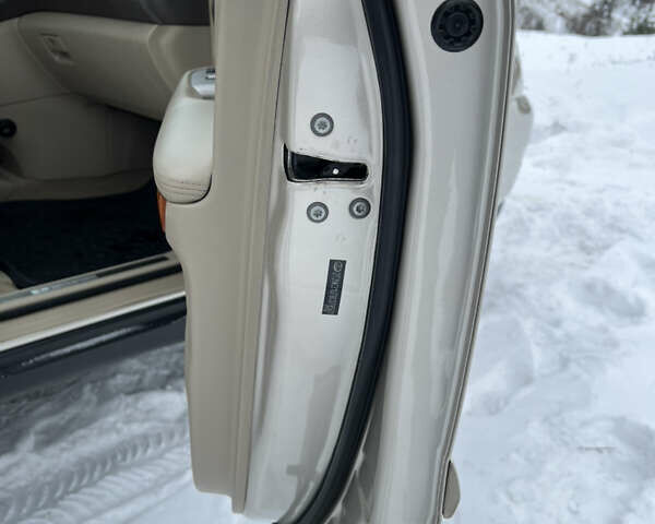 Желтый Лексус РХ, объемом двигателя 3.46 л и пробегом 160 тыс. км за 11300 $, фото 23 на Automoto.ua