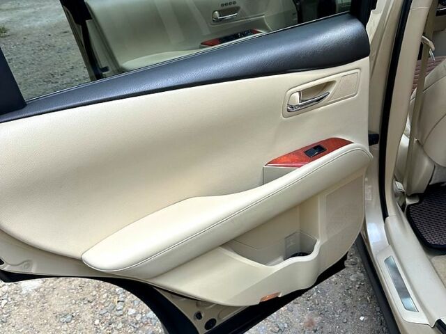 Желтый Лексус РХ, объемом двигателя 3.5 л и пробегом 290 тыс. км за 15600 $, фото 7 на Automoto.ua