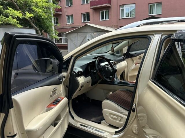 Желтый Лексус РХ, объемом двигателя 3.5 л и пробегом 290 тыс. км за 16399 $, фото 9 на Automoto.ua