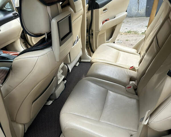 Желтый Лексус РХ, объемом двигателя 3.46 л и пробегом 290 тыс. км за 16399 $, фото 12 на Automoto.ua