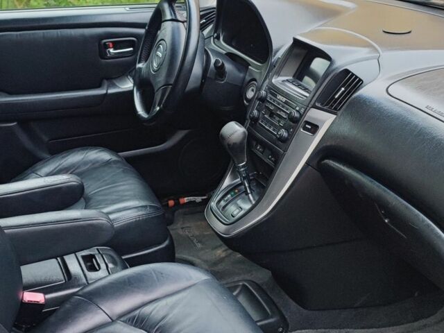 Серый Лексус РХ, объемом двигателя 3 л и пробегом 235 тыс. км за 4500 $, фото 2 на Automoto.ua