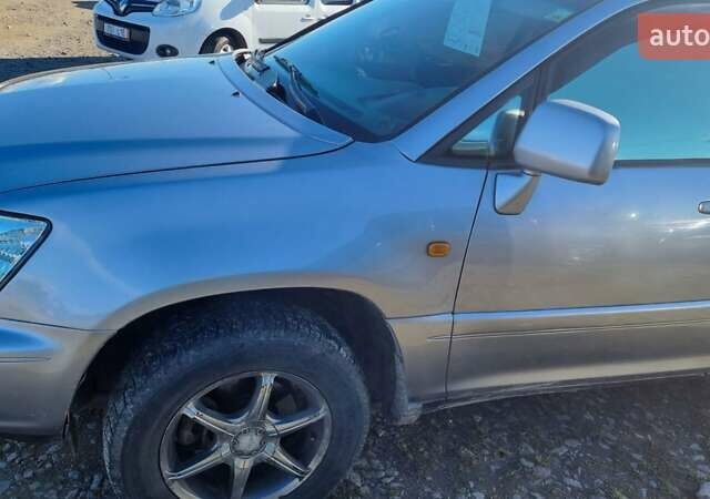 Лексус РХ 2001 в Львове на Automoto.ua Серый Лексус РХ, объемом двигателя 3 л и пробегом 245 тыс. км за 6700 $, фото 8 на Automoto.ua