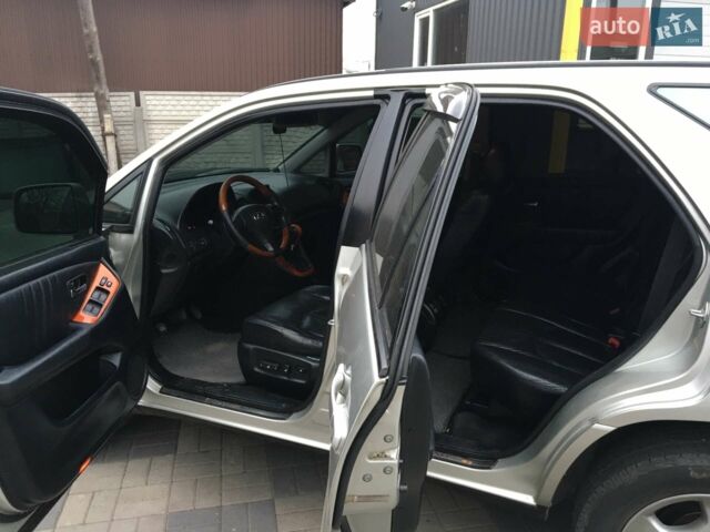 Сірий Лексус РХ, об'ємом двигуна 3 л та пробігом 242 тис. км за 11000 $, фото 2 на Automoto.ua