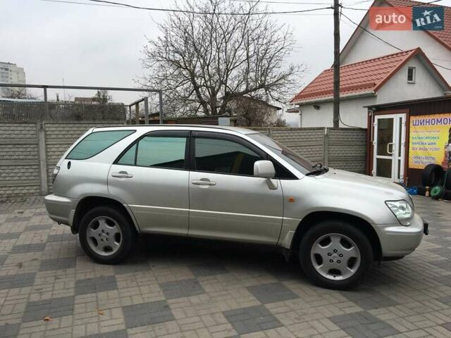 Серый Лексус РХ, объемом двигателя 3 л и пробегом 242 тыс. км за 11000 $, фото 2 на Automoto.ua