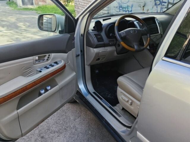 Сірий Лексус РХ, об'ємом двигуна 3.3 л та пробігом 305 тис. км за 8600 $, фото 3 на Automoto.ua