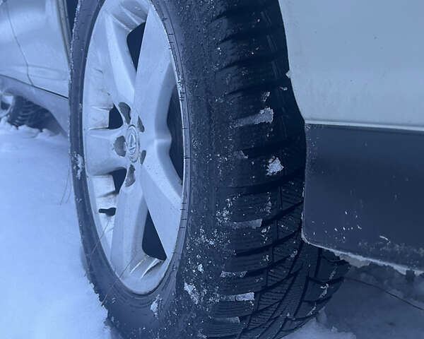 Серый Лексус РХ, объемом двигателя 3.3 л и пробегом 240 тыс. км за 7400 $, фото 5 на Automoto.ua