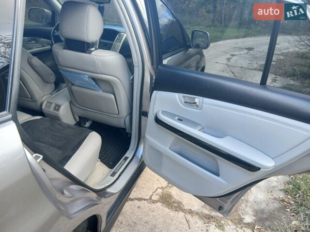Серый Лексус РХ, объемом двигателя 3.3 л и пробегом 250 тыс. км за 10200 $, фото 3 на Automoto.ua