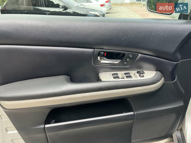 Лексус РХ 2005 в Белой Церкве на Automoto.ua Серый Лексус РХ, объемом двигателя 3.31 л и пробегом 281 тыс. км за 10300 $, фото 12 на Automoto.ua