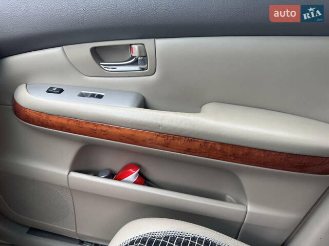 Серый Лексус РХ, объемом двигателя 3.31 л и пробегом 221 тыс. км за 9500 $, фото 10 на Automoto.ua