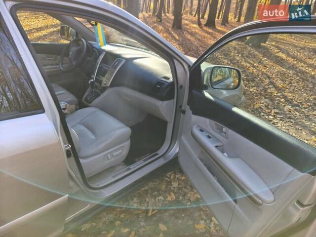 Серый Лексус РХ, объемом двигателя 3.3 л и пробегом 280 тыс. км за 10000 $, фото 2 на Automoto.ua