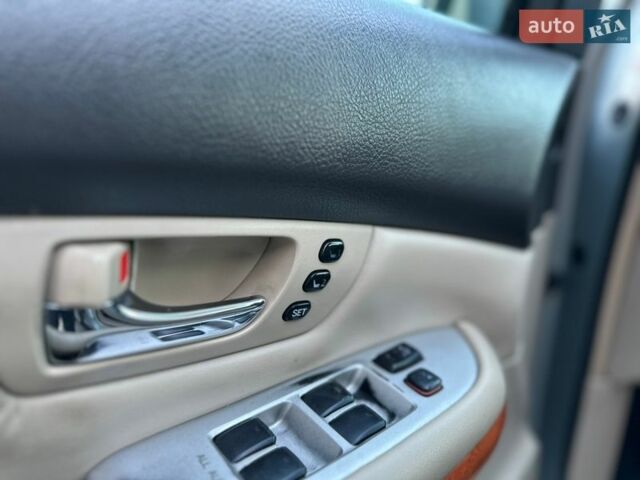 Серый Лексус РХ, объемом двигателя 3.3 л и пробегом 306 тыс. км за 13500 $, фото 23 на Automoto.ua