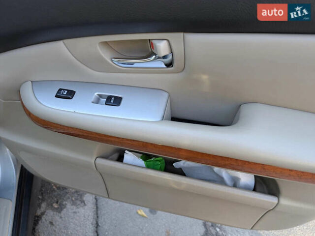 Сірий Лексус РХ, об'ємом двигуна 3.3 л та пробігом 226 тис. км за 11800 $, фото 23 на Automoto.ua