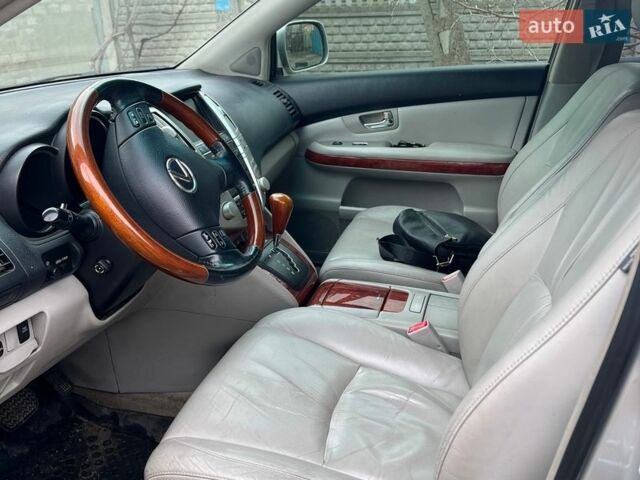 Серый Лексус РХ, объемом двигателя 3.3 л и пробегом 157 тыс. км за 11500 $, фото 1 на Automoto.ua