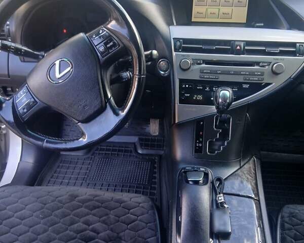 Серый Лексус РХ, объемом двигателя 3.5 л и пробегом 165 тыс. км за 15000 $, фото 2 на Automoto.ua