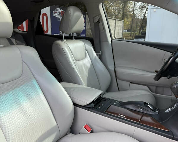 Лексус РХ 2010 у Черкасах на Automoto.ua Сірий Лексус РХ, об'ємом двигуна 3.46 л та пробігом 200 тис. км за 16700 $, фото 12 на Automoto.ua