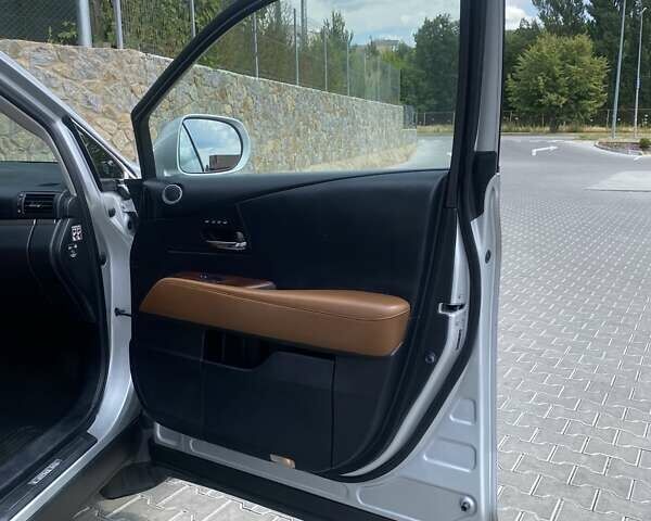 Серый Лексус РХ, объемом двигателя 3.46 л и пробегом 300 тыс. км за 16350 $, фото 17 на Automoto.ua