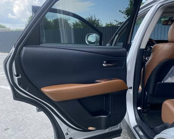 Серый Лексус РХ, объемом двигателя 3.46 л и пробегом 300 тыс. км за 16350 $, фото 15 на Automoto.ua