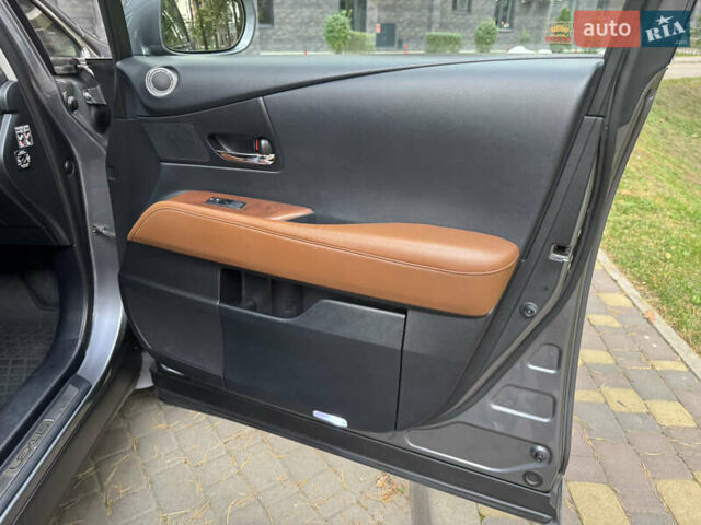 Лексус РХ 2013 в Киеве на Automoto.ua Серый Лексус РХ, объемом двигателя 3.5 л и пробегом 182 тыс. км за 23400 $, фото 39 на Automoto.ua