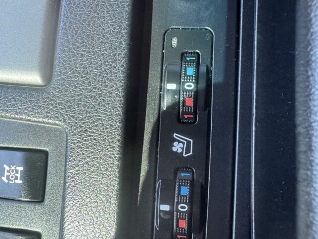 Серый Лексус РХ, объемом двигателя 3.5 л и пробегом 136 тыс. км за 25500 $, фото 22 на Automoto.ua