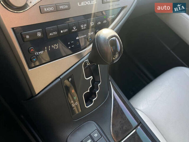 Серый Лексус РХ, объемом двигателя 3.46 л и пробегом 193 тыс. км за 20999 $, фото 2 на Automoto.ua