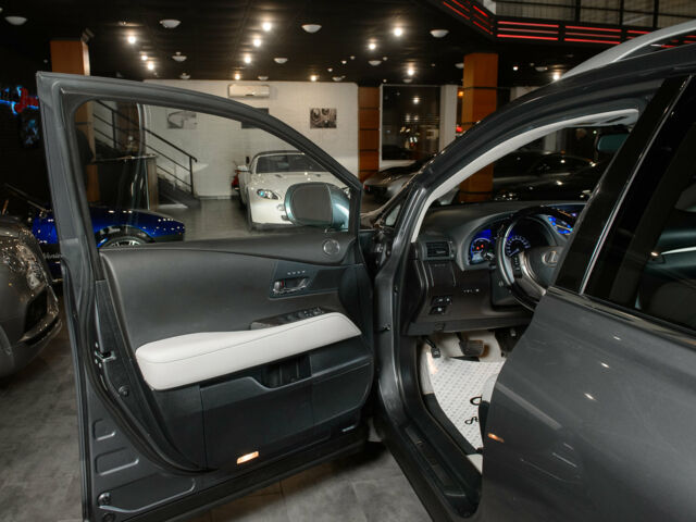 Сірий Лексус РХ, об'ємом двигуна 35 л та пробігом 80 тис. км за 31000 $, фото 12 на Automoto.ua