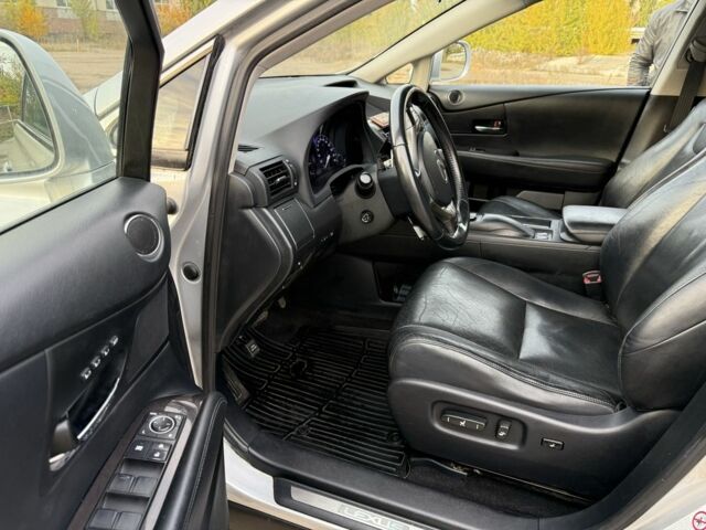 Лексус РХ 2014 в Изюме на Automoto.ua Серый Лексус РХ, объемом двигателя 3.5 л и пробегом 280 тыс. км за 16999 $, фото 9 на Automoto.ua