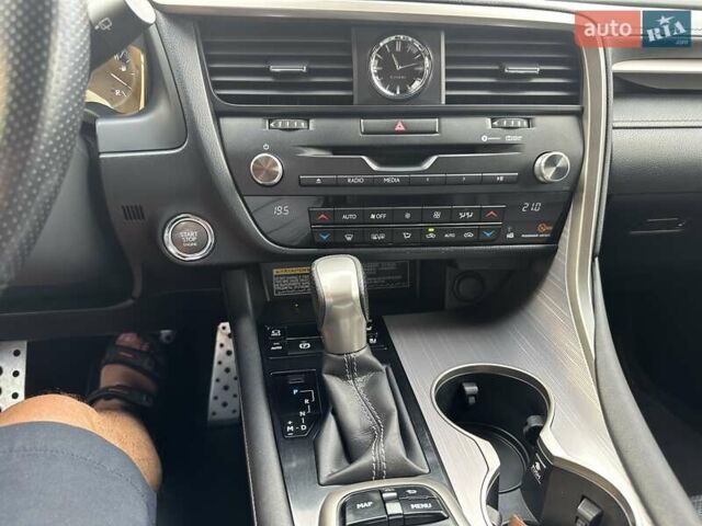Серый Лексус РХ, объемом двигателя 2 л и пробегом 229 тыс. км за 29900 $, фото 9 на Automoto.ua